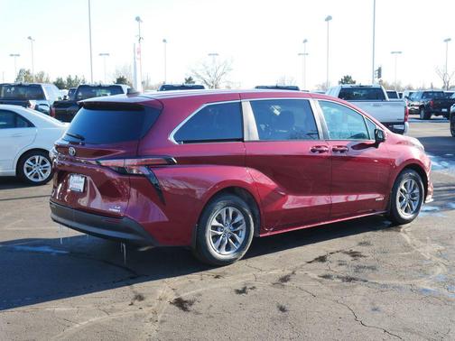 2021 Toyota Sienna LE