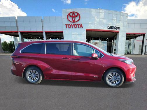2021 Toyota Sienna LE