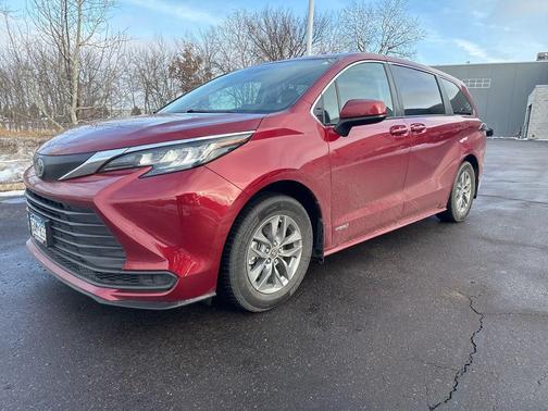 2021 Toyota Sienna LE