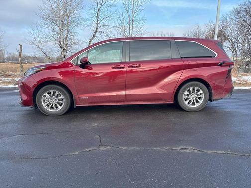 2021 Toyota Sienna LE