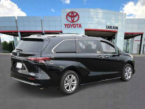 Midnight Black Metallic 2022 Toyota Sienna Platinum