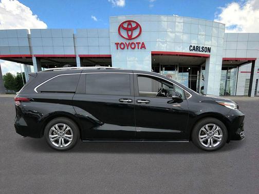 Midnight Black Metallic 2022 Toyota Sienna Platinum
