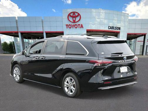 Midnight Black Metallic 2022 Toyota Sienna Platinum