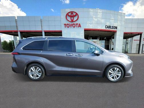 2023 Toyota Sienna Limited