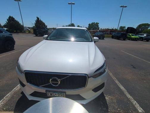 Crystal White Metallic 2021 Volvo XC60 T5 Momentum
