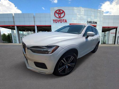 Crystal White Metallic 2021 Volvo XC60 T5 Momentum
