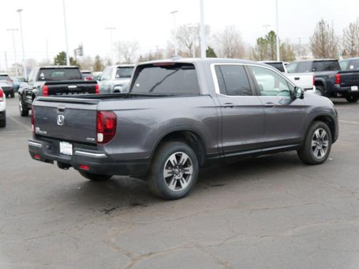 Modern Steel Metallic 2017 Honda Ridgeline RTL