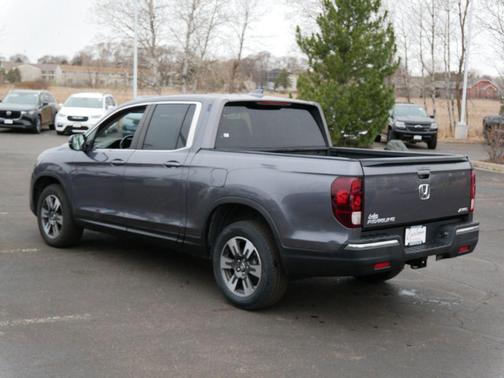 Modern Steel Metallic 2017 Honda Ridgeline RTL