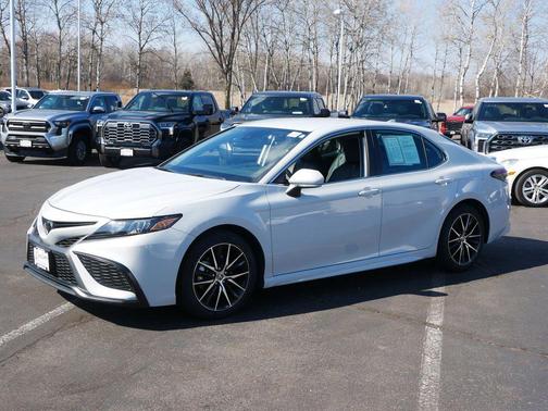 Ice Edge 2024 Toyota Camry SE