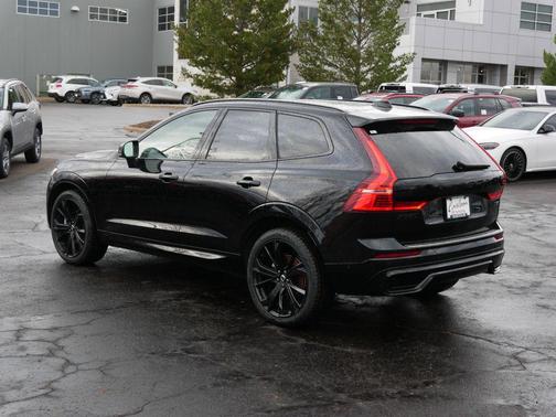 Onyx Black Metallic 2024 Volvo XC60 B5 Ultimate Black Edition