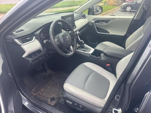 2022 Toyota RAV4 Hybrid XLE Premium