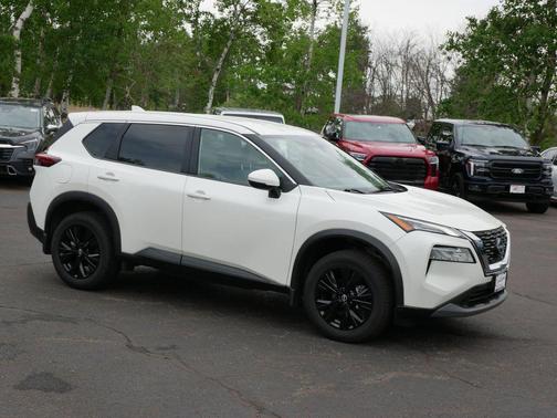 Pearl White Tricoat 2022 Nissan Rogue SV