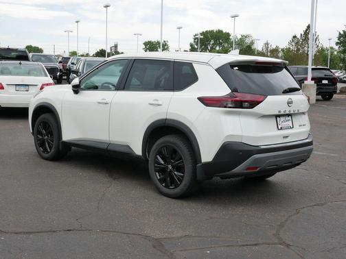 Pearl White Tricoat 2022 Nissan Rogue SV