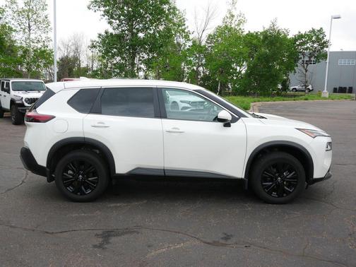 Pearl White Tricoat 2022 Nissan Rogue SV