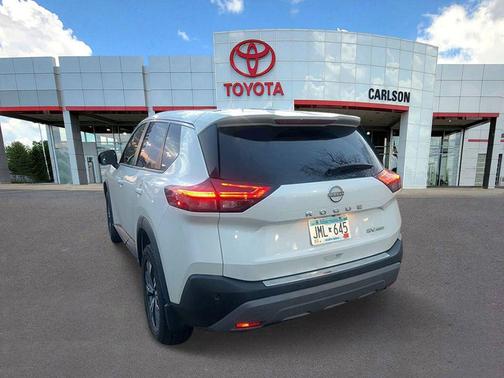 Pearl White Tricoat 2022 Nissan Rogue SV