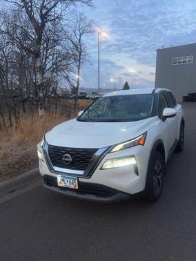 Pearl White Tricoat 2022 Nissan Rogue SV