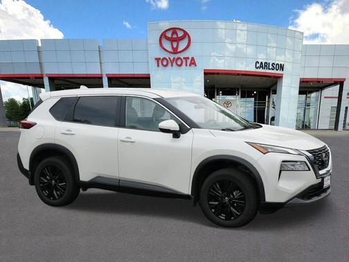 Pearl White Tricoat 2022 Nissan Rogue SV