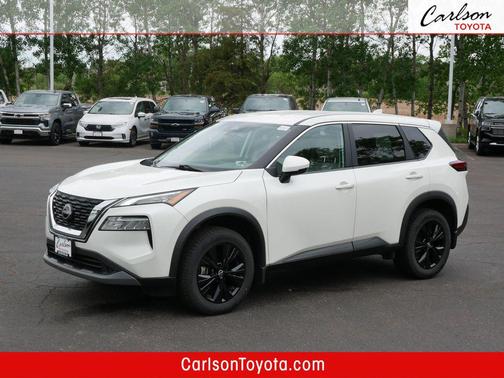Pearl White Tricoat 2022 Nissan Rogue SV