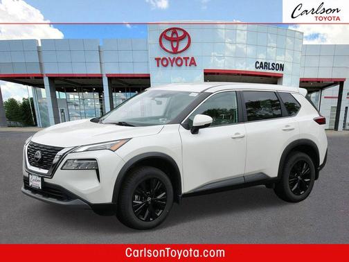 Pearl White Tricoat 2022 Nissan Rogue SV