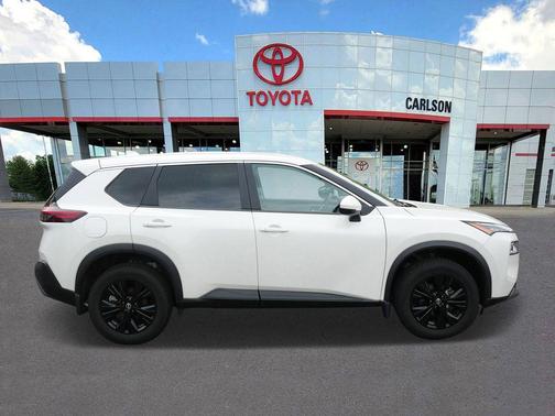 Pearl White Tricoat 2022 Nissan Rogue SV