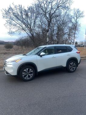 Pearl White Tricoat 2022 Nissan Rogue SV