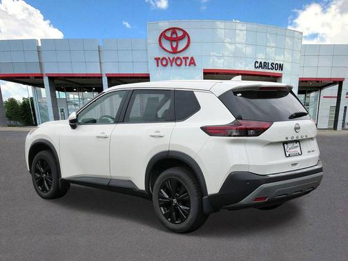 Pearl White Tricoat 2022 Nissan Rogue SV