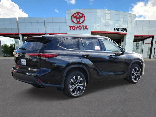 2022 Toyota Highlander Hybrid XLE