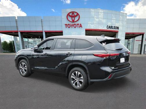 2022 Toyota Highlander Hybrid XLE
