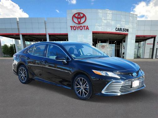 2022 Toyota Camry Hybrid XLE