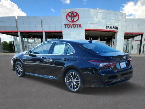2022 Toyota Camry Hybrid XLE