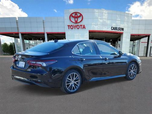 2022 Toyota Camry Hybrid XLE