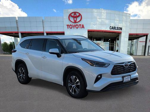 Wind Chill Pearl 2022 Toyota Highlander XLE