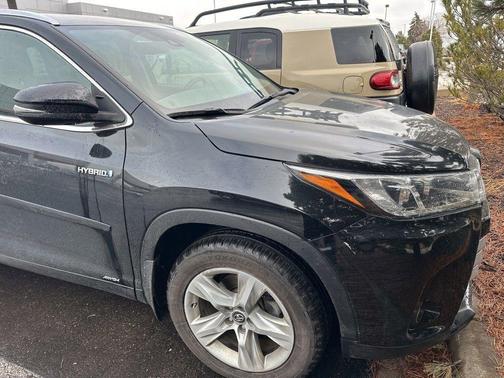 Midnight Black Metallic 2017 Toyota Highlander Hybrid Limited