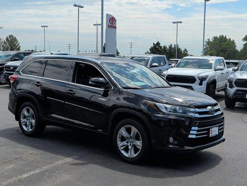 Midnight Black Metallic 2017 Toyota Highlander Hybrid Limited