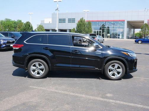 Midnight Black Metallic 2017 Toyota Highlander Hybrid Limited