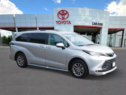 Celestial Silver Metallic 2023 Toyota Sienna XLE