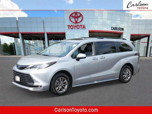 Celestial Silver Metallic 2023 Toyota Sienna XLE