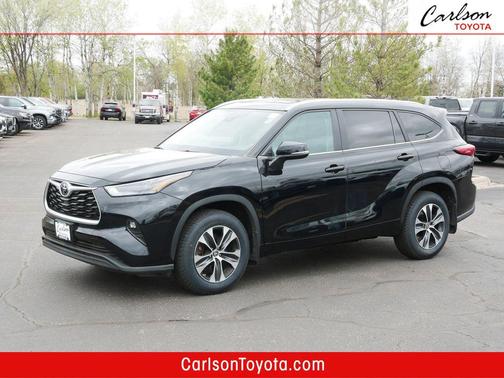 Midnight Black Metallic 2023 Toyota Highlander XLE