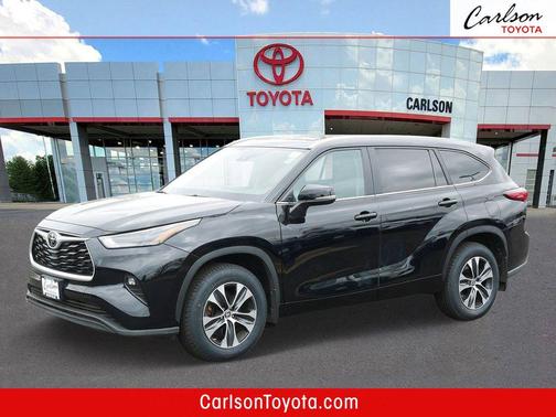 Midnight Black Metallic 2023 Toyota Highlander XLE