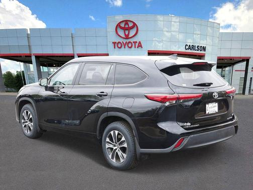 Midnight Black Metallic 2023 Toyota Highlander XLE