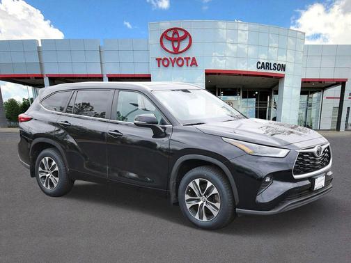 Midnight Black Metallic 2023 Toyota Highlander XLE