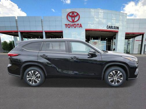 Midnight Black Metallic 2023 Toyota Highlander XLE