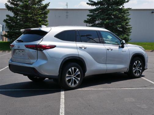 2021 Toyota Highlander Hybrid XLE
