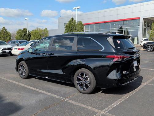 Midnight Black Metallic 2025 Toyota Sienna Platinum