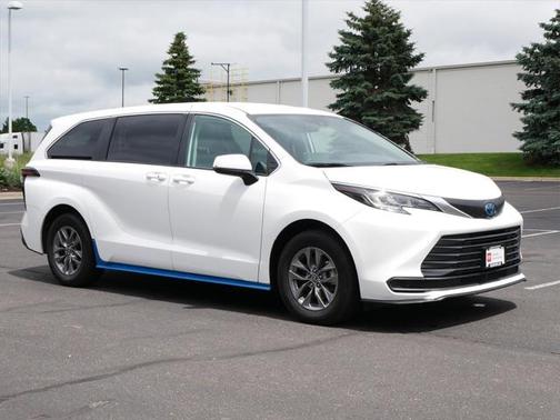 2021 Toyota Sienna LE