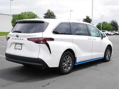 2021 Toyota Sienna LE