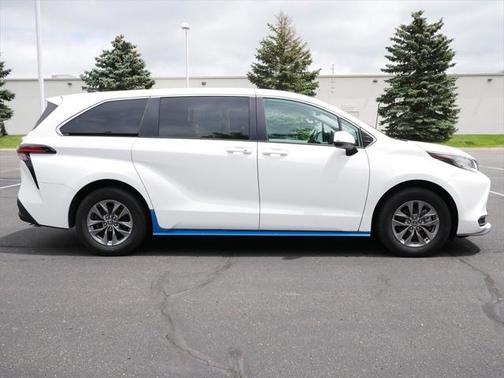 2021 Toyota Sienna LE