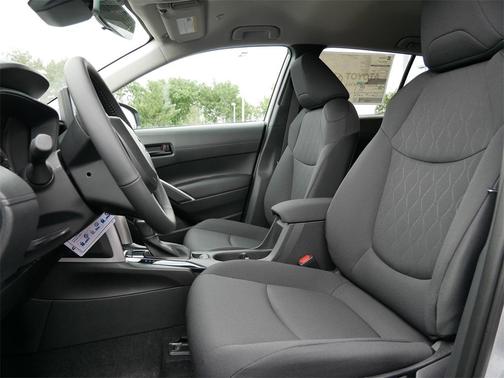 2025 Toyota Corolla Cross LE