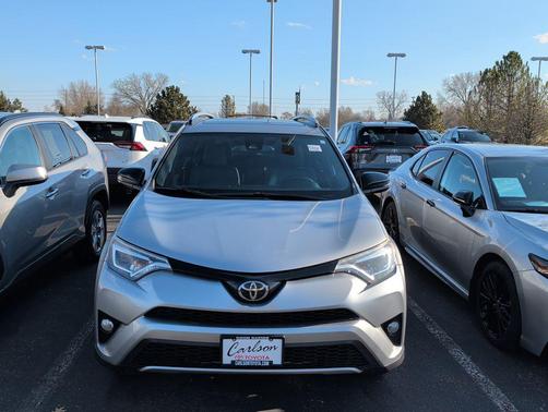 Silver Sky Metallic 2018 Toyota RAV4 SE