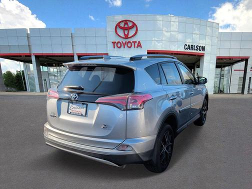 Silver Sky Metallic 2018 Toyota RAV4 SE